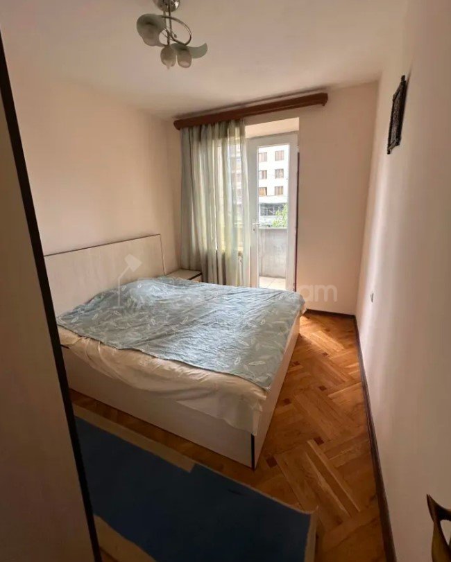 3 Սենյականոց Բնակարան Քարե Շենքում, 77քմ, 3/5 հարկ, Կապիտալ Վերանորոգված, Կահավորված