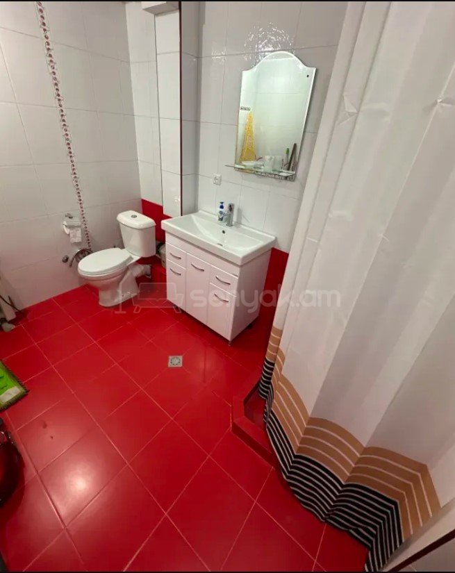 3 Սենյականոց Բնակարան Քարե Շենքում, 77քմ, 3/5 հարկ, Կապիտալ Վերանորոգված, Կահավորված