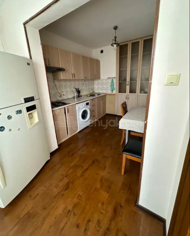 3 Սենյականոց Բնակարան Քարե Շենքում, 77քմ, 3/5 հարկ, Կապիտալ Վերանորոգված, Կահավորված