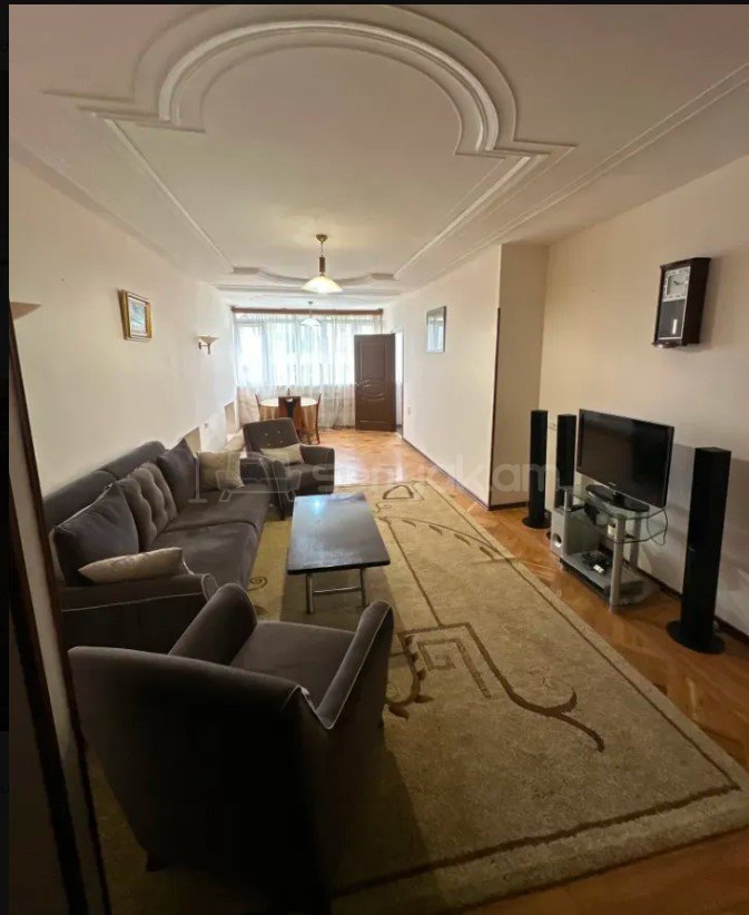 3 Սենյականոց Բնակարան Քարե Շենքում, 77քմ, 3/5 հարկ, Կապիտալ Վերանորոգված, Կահավորված