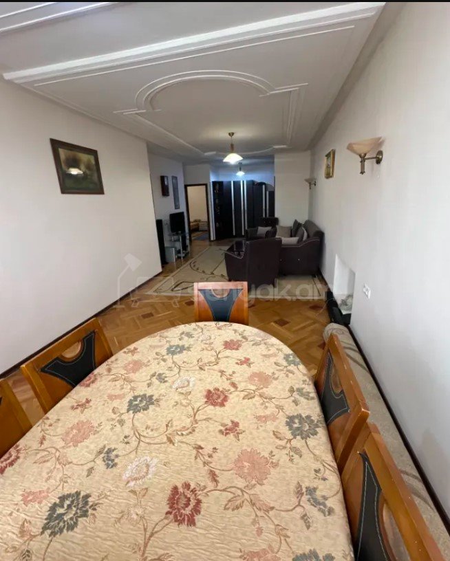 3 Սենյականոց Բնակարան Քարե Շենքում, 77քմ, 3/5 հարկ, Կապիտալ Վերանորոգված, Կահավորված
