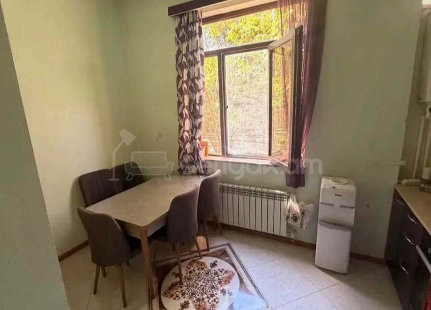 4 Սենյականոց Բնակարան Քարե Շենքում, 114քմ, 2/4 հարկ, Կապիտալ Վերանորոգված, Կահավորված, Արևկող