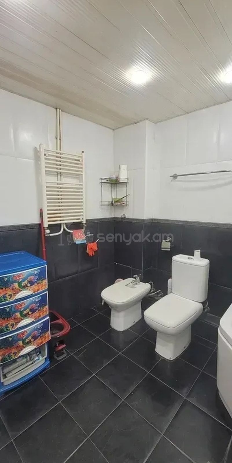 4 Սենյականոց Բնակարան Քարե Շենքում, 109քմ, 3/5 հարկ, Նորմալ Վիճակում