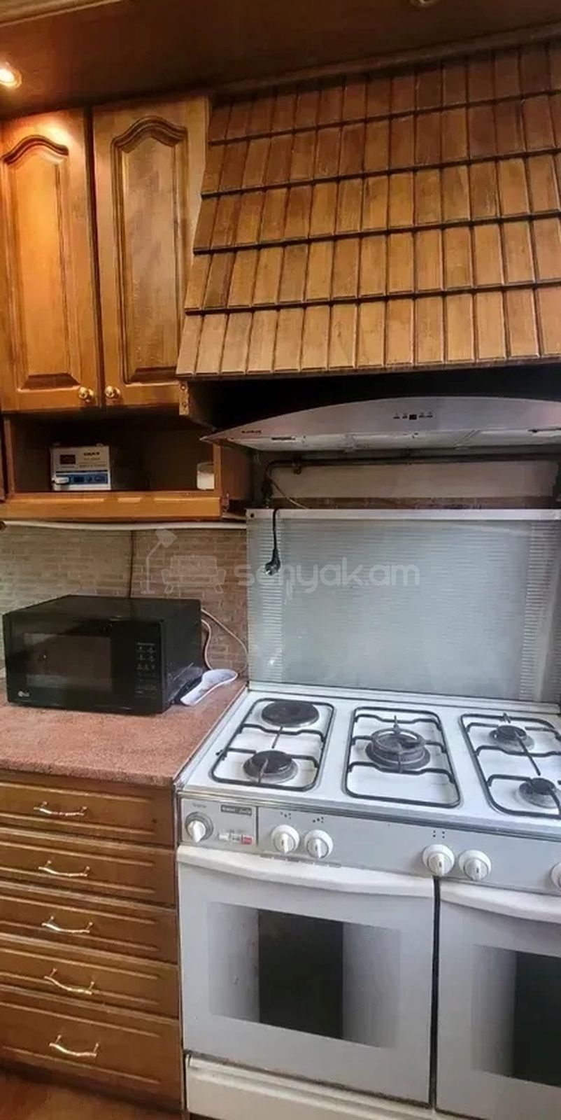 4 Սենյականոց Բնակարան Քարե Շենքում, 109քմ, 3/5 հարկ, Նորմալ Վիճակում