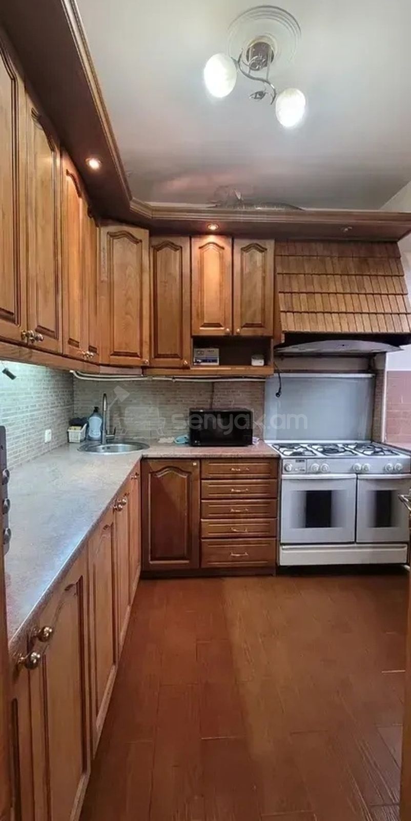 4 Սենյականոց Բնակարան Քարե Շենքում, 109քմ, 3/5 հարկ, Նորմալ Վիճակում