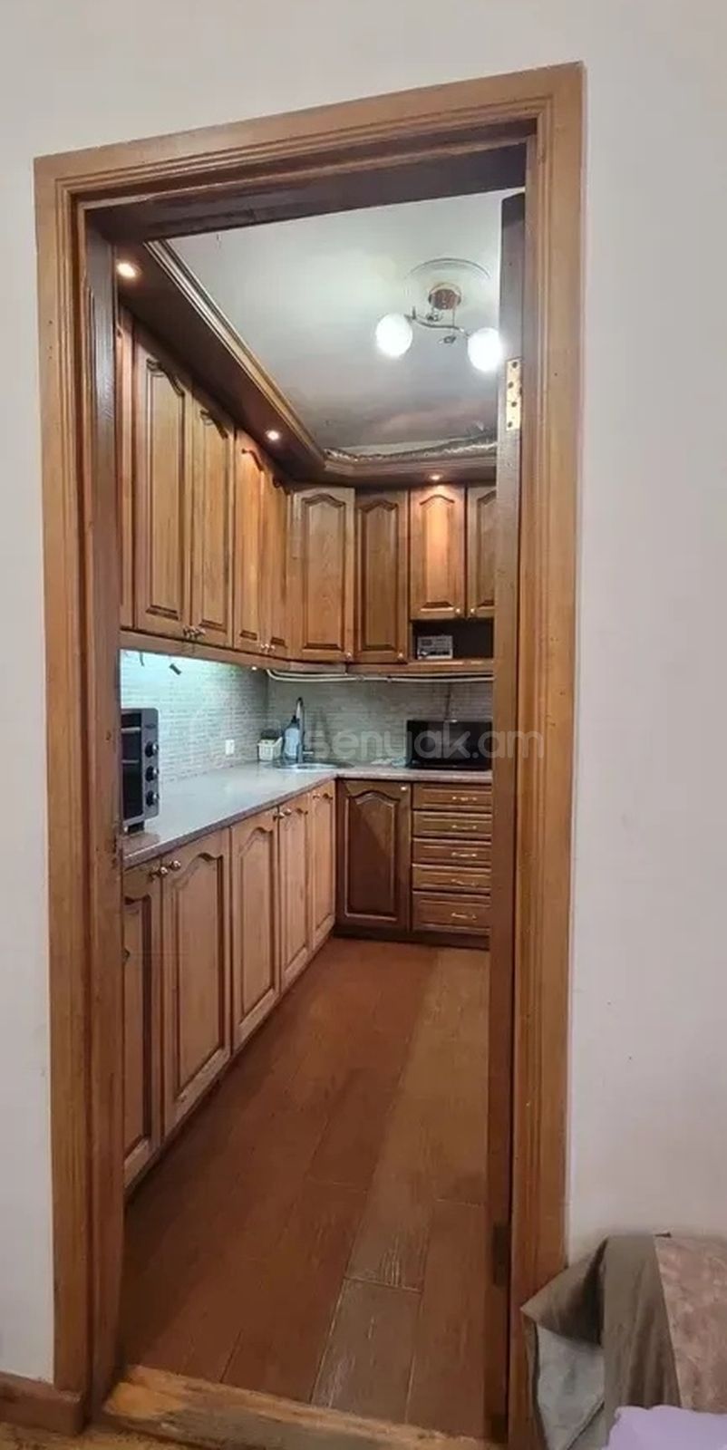 4 Սենյականոց Բնակարան Քարե Շենքում, 109քմ, 3/5 հարկ, Նորմալ Վիճակում