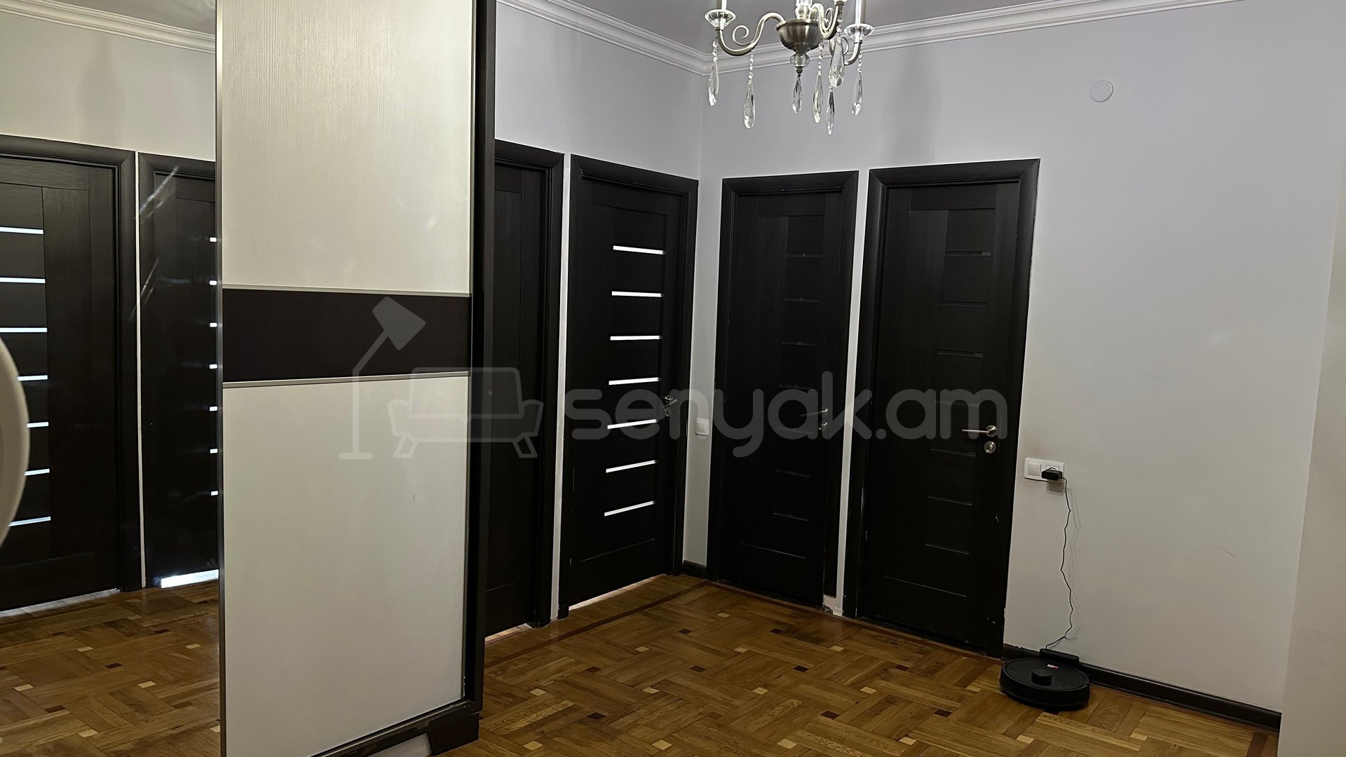 4 Սենյականոց Բնակարան Քարե Շենքում, 91քմ, 5/5 հարկ, Կապիտալ Վերանորոգված