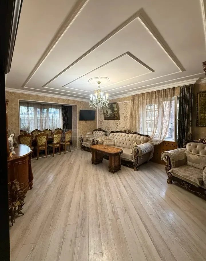 5 Սենյականոց Բնակարան Քարե Շենքում, 103քմ, 4/7 հարկ, Կապիտալ Վերանորոգված