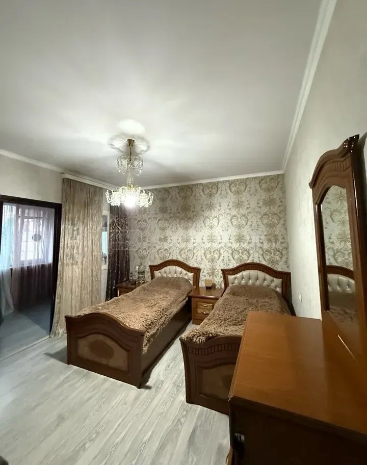 4 Սենյականոց Բնակարան Քարե Շենքում, 103քմ, 4/7 հարկ, Կապիտալ Վերանորոգված