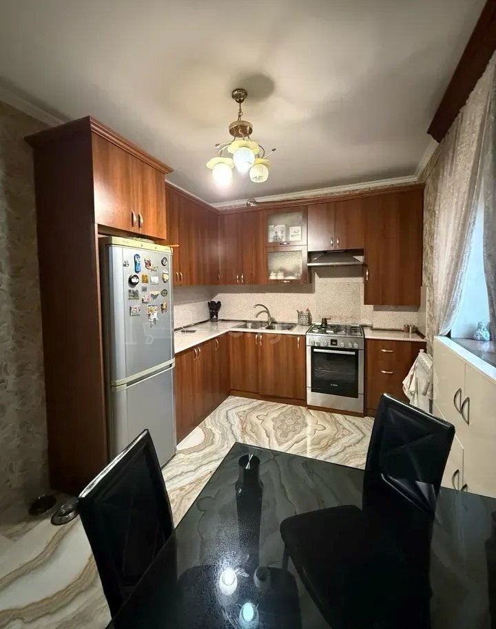 4 Սենյականոց Բնակարան Քարե Շենքում, 103քմ, 4/7 հարկ, Կապիտալ Վերանորոգված
