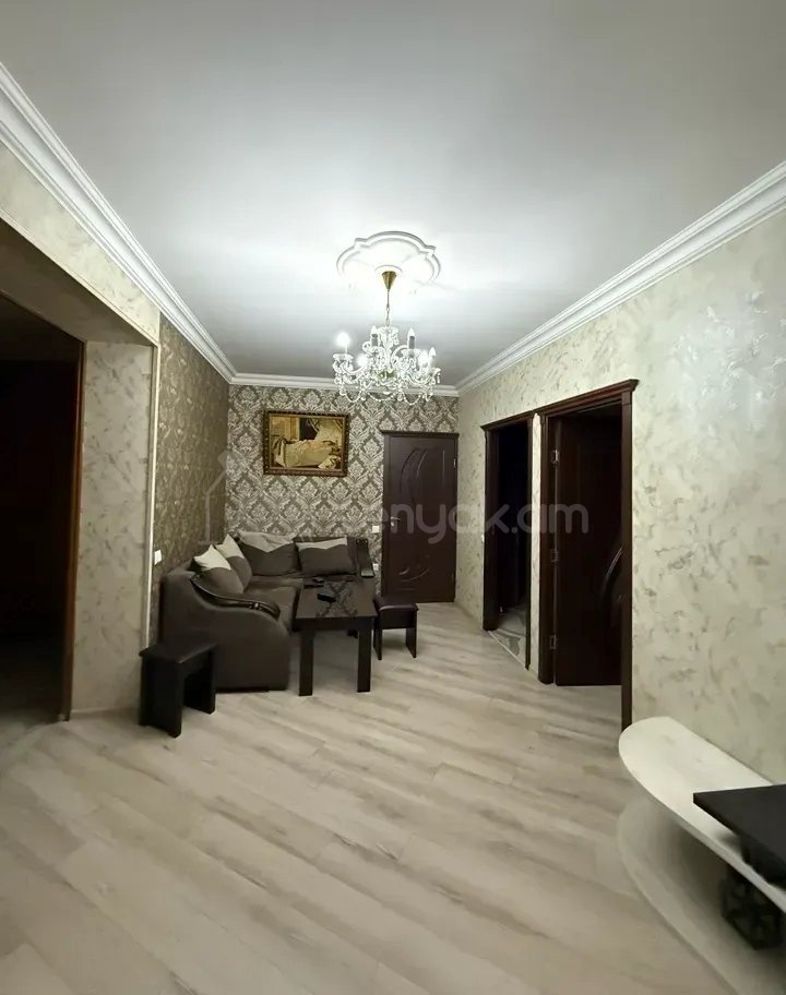 4 Սենյականոց Բնակարան Քարե Շենքում, 103քմ, 4/7 հարկ, Կապիտալ Վերանորոգված