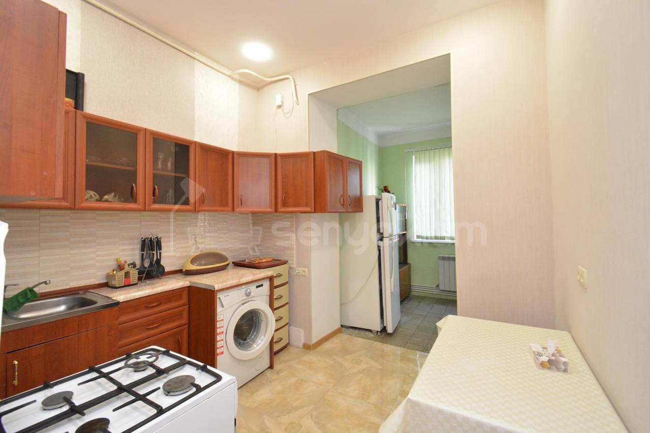 2 Սենյականոց Բնակարան Քարե Շենքում, 70քմ, 5/5 հարկ, Կոսմետիկ Վերանորոգված, Կահավորված