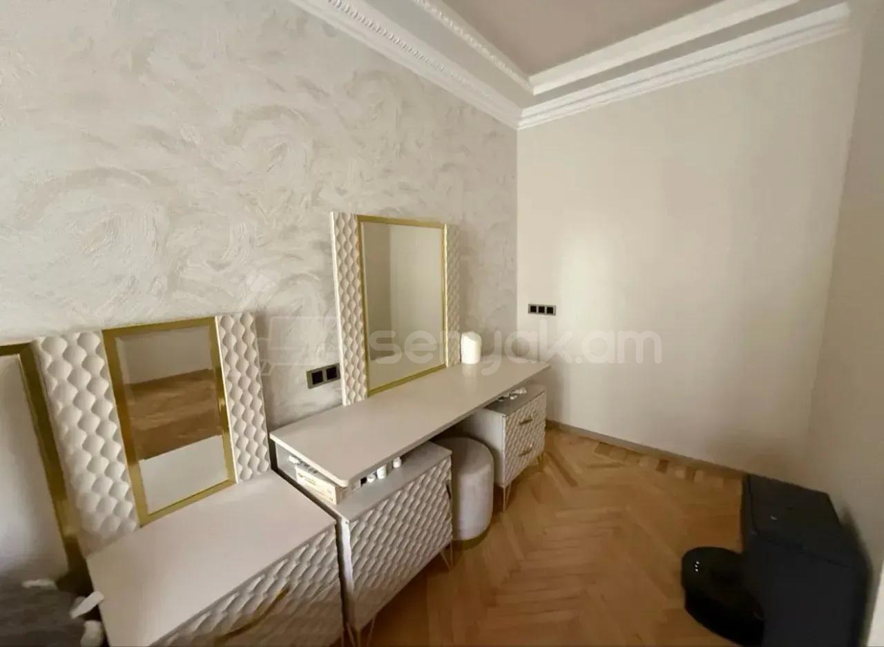 2 Սենյականոց Բնակարան Քարե Շենքում, 61քմ, 3/5 հարկ, Կապիտալ Վերանորոգված