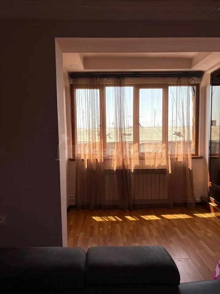 3 Սենյականոց Բնակարան Քարե Շենքում, 81քմ, 5/5 հարկ, Կոսմետիկ Վերանորոգված