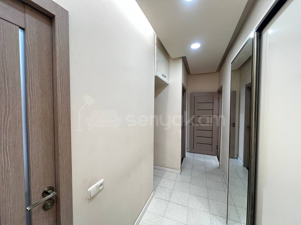2 Սենյականոց Բնակարան Քարե Շենքում, 56քմ, 5/5 հարկ, Կապիտալ Վերանորոգված