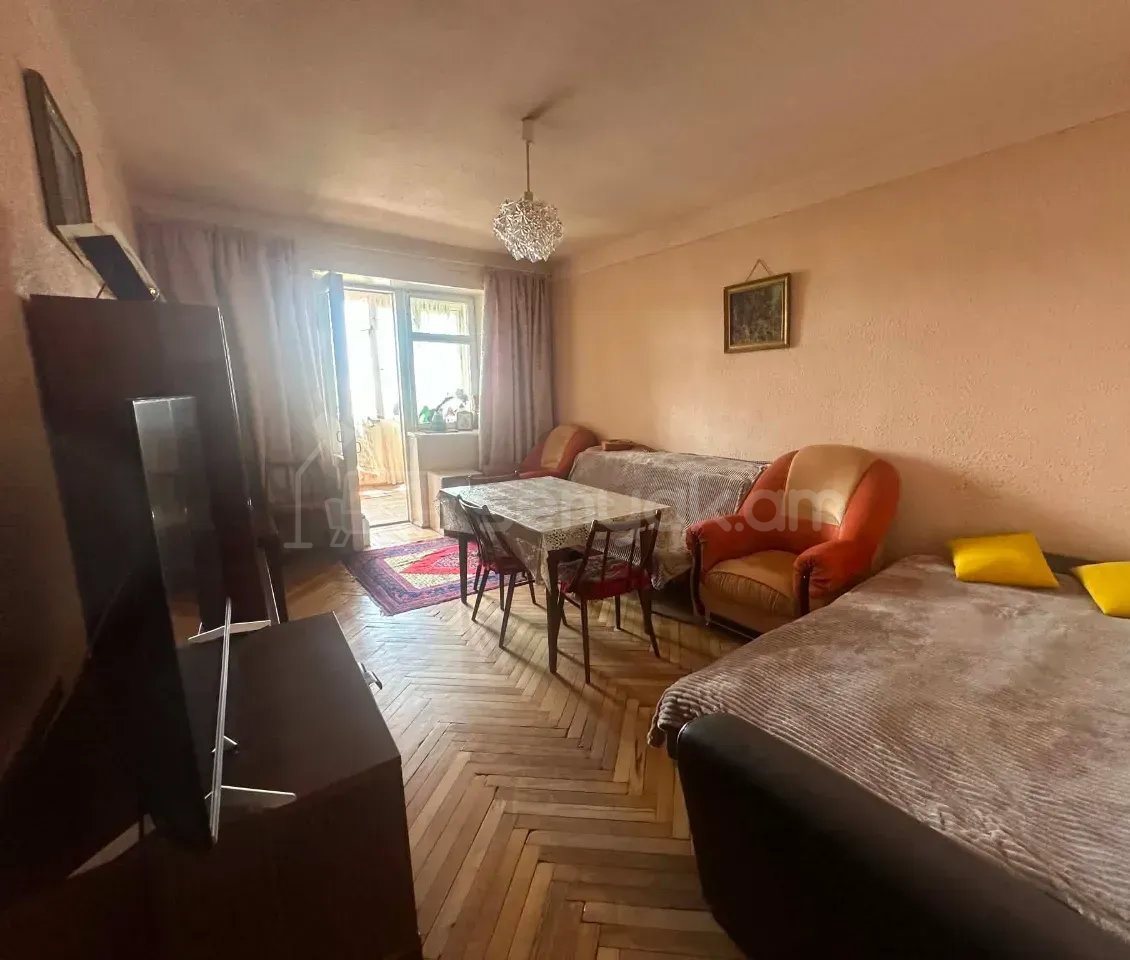 3 Սենյականոց Բնակարան Քարե Շենքում, 56քմ, 5/5 հարկ, Կապիտալ Վերանորոգված