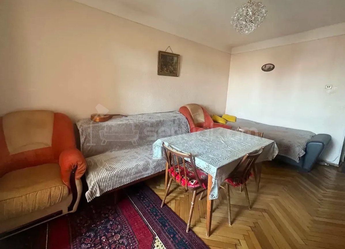 3 Սենյականոց Բնակարան Քարե Շենքում, 56քմ, 5/5 հարկ, Կապիտալ Վերանորոգված