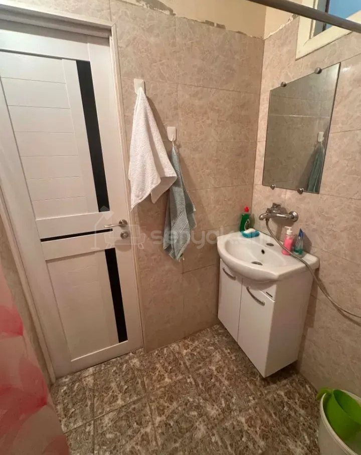 3 Սենյականոց Բնակարան Քարե Շենքում, 56քմ, 5/5 հարկ, Կապիտալ Վերանորոգված