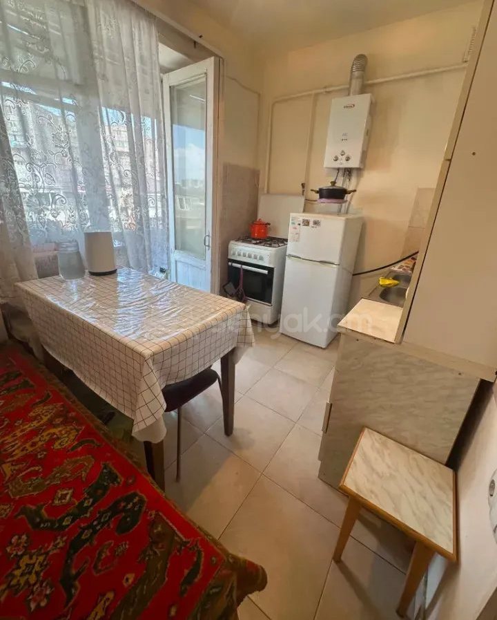 3 Սենյականոց Բնակարան Քարե Շենքում, 56քմ, 5/5 հարկ, Կապիտալ Վերանորոգված