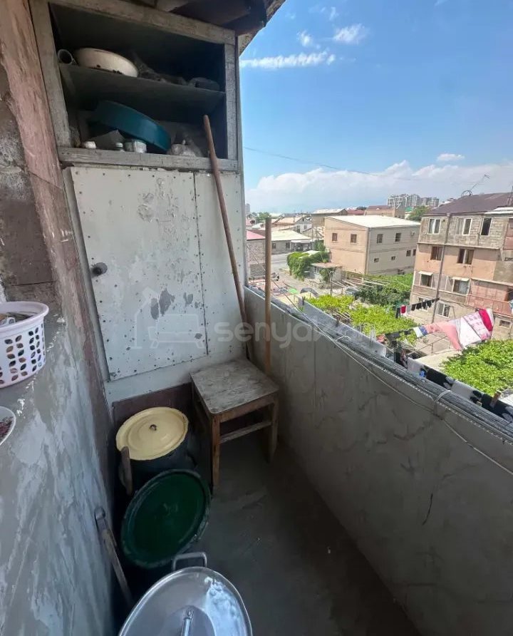 3 Սենյականոց Բնակարան Քարե Շենքում, 56քմ, 5/5 հարկ, Կապիտալ Վերանորոգված
