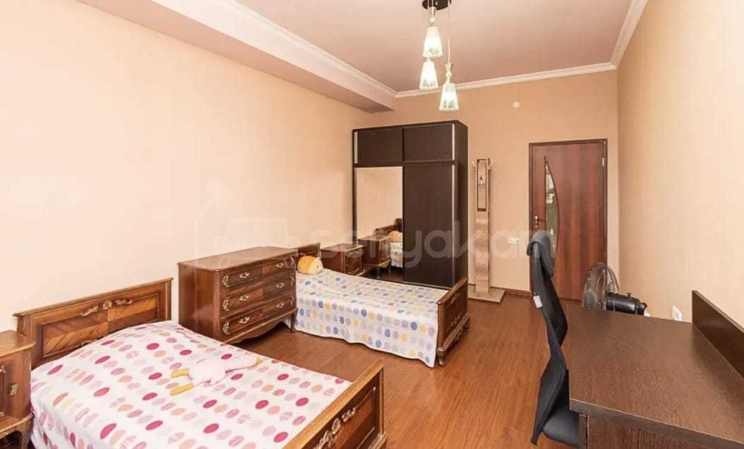3 Սենյականոց Բնակարան Նորակառույցում, 100քմ, 8/8 հարկ, Նորմալ Վիճակում, Կահավորված, Արևկող