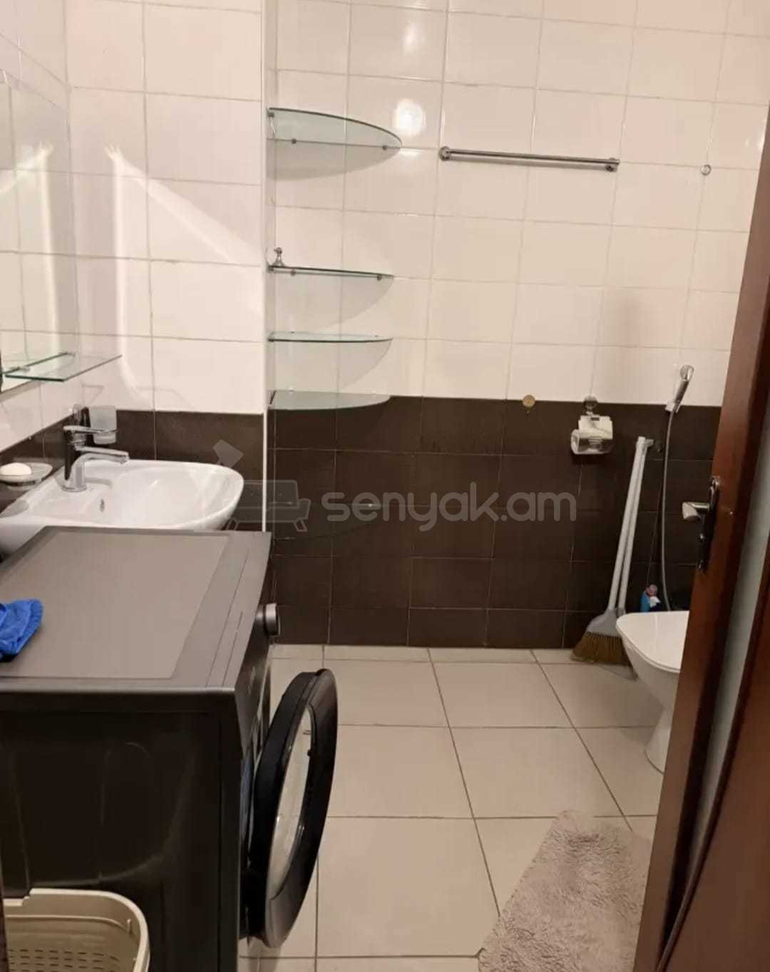 3 Սենյականոց Բնակարան Նորակառույցում, 100քմ, 8/8 հարկ, Նորմալ Վիճակում, Կահավորված, Արևկող