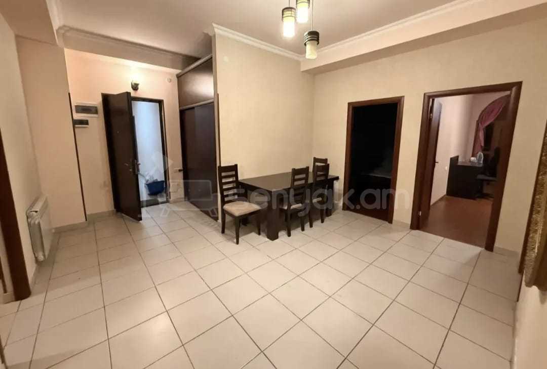 3 Սենյականոց Բնակարան Նորակառույցում, 100քմ, 8/8 հարկ, Նորմալ Վիճակում, Կահավորված, Արևկող