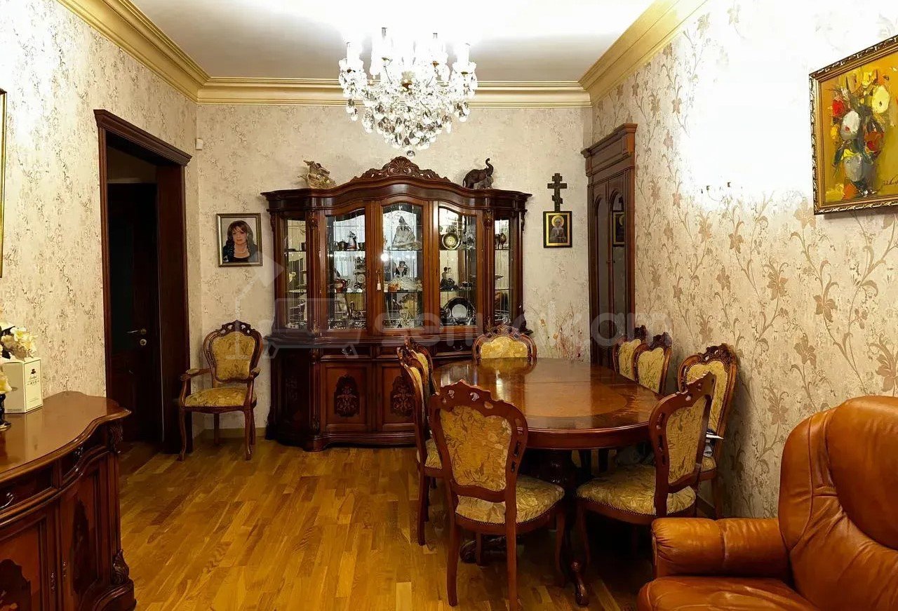 2 Սենյականոց Բնակարան Քարե Շենքում, 72քմ, 4/4 հարկ, Կապիտալ Վերանորոգված