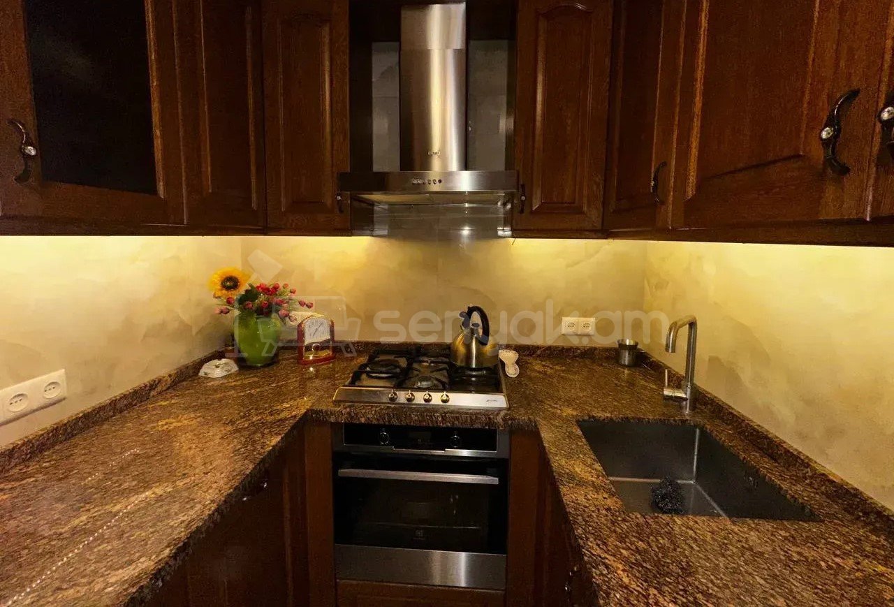 2 Սենյականոց Բնակարան Քարե Շենքում, 72քմ, 4/4 հարկ, Կապիտալ Վերանորոգված