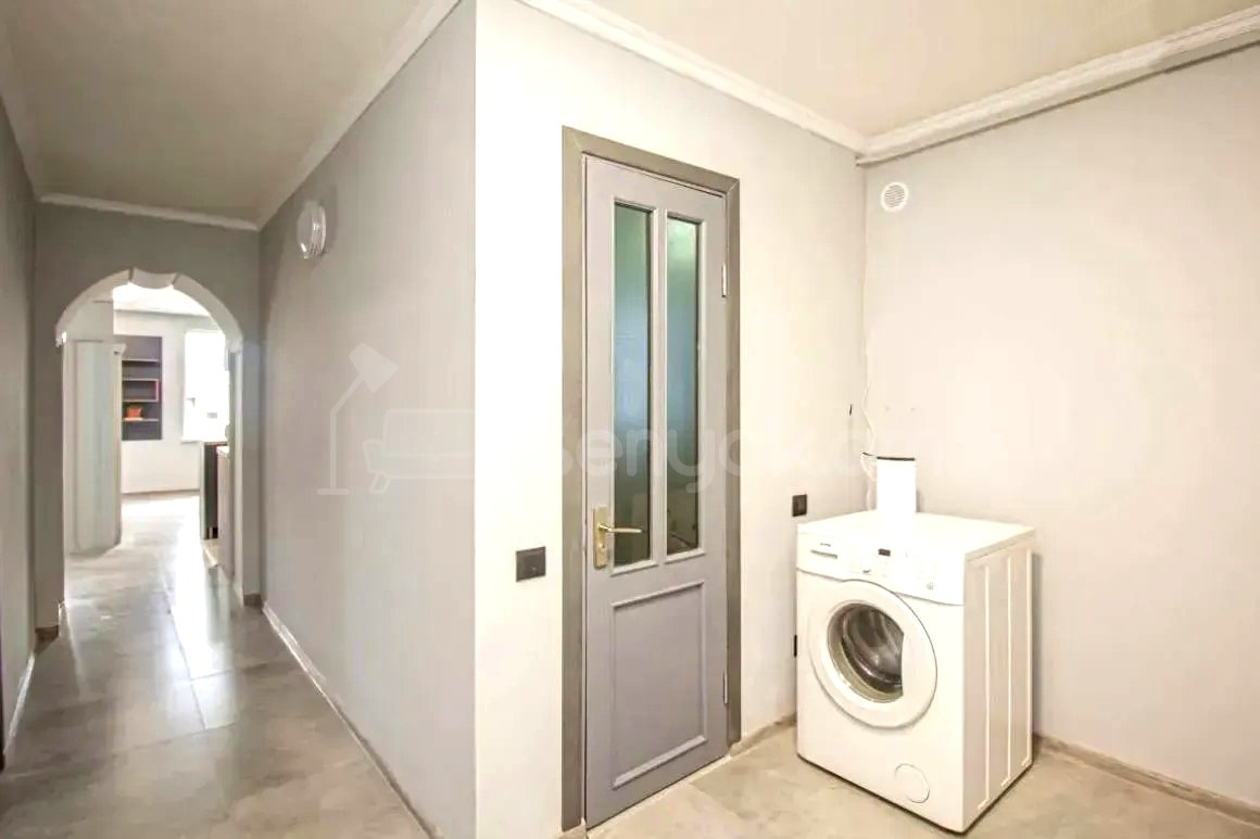 3 Սենյականոց Բնակարան Քարե Շենքում, 68քմ, 4/5 հարկ, Կապիտալ Վերանորոգված