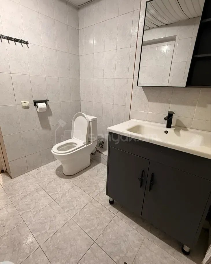 4 Սենյականոց Բնակարան, 90քմ, 7/9 հարկ, Նորմալ Վիճակում, Կահավորված