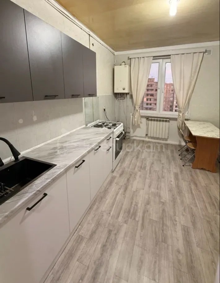 4 Սենյականոց Բնակարան, 90քմ, 7/9 հարկ, Նորմալ Վիճակում, Կահավորված