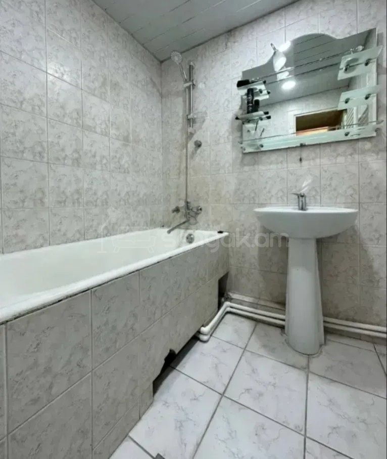 4 Սենյականոց Բնակարան, 90քմ, 6/9 հարկ, Նորմալ Վիճակում, Կահավորված