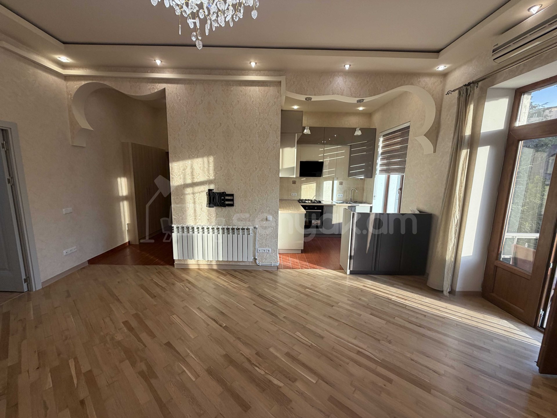 2 Սենյականոց Բնակարան Քարե Շենքում, 75քմ, 4/4 հարկ, Դիզայներական Վերանորոգված
