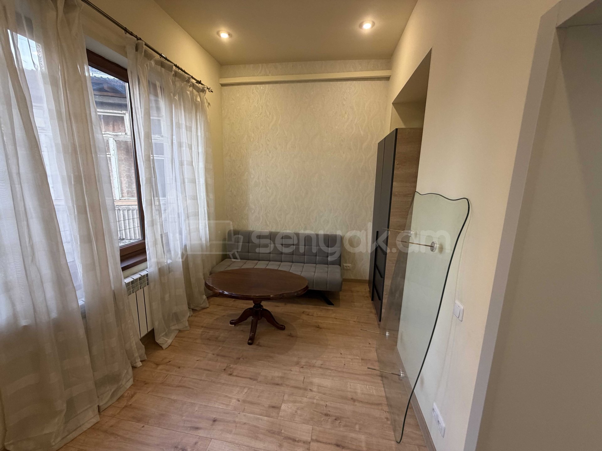 2 Սենյականոց Բնակարան Քարե Շենքում, 75քմ, 4/4 հարկ, Դիզայներական Վերանորոգված
