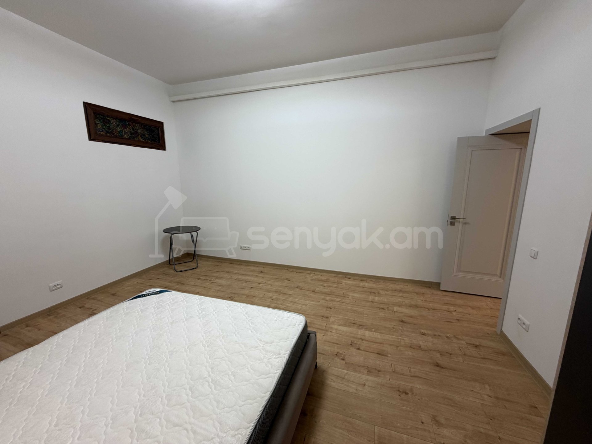2 Սենյականոց Բնակարան Քարե Շենքում, 75քմ, 4/4 հարկ, Դիզայներական Վերանորոգված