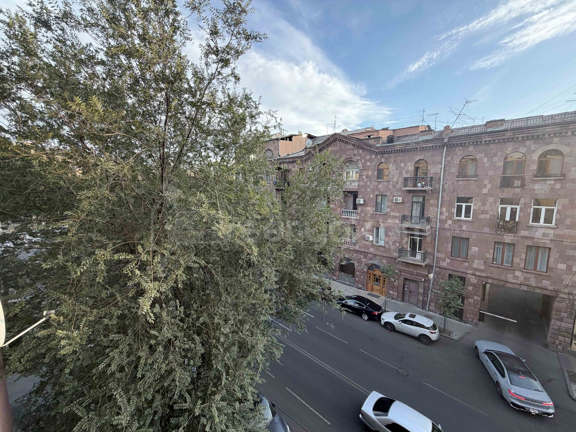 2 Սենյականոց Բնակարան Քարե Շենքում, 75քմ, 4/4 հարկ, Դիզայներական Վերանորոգված