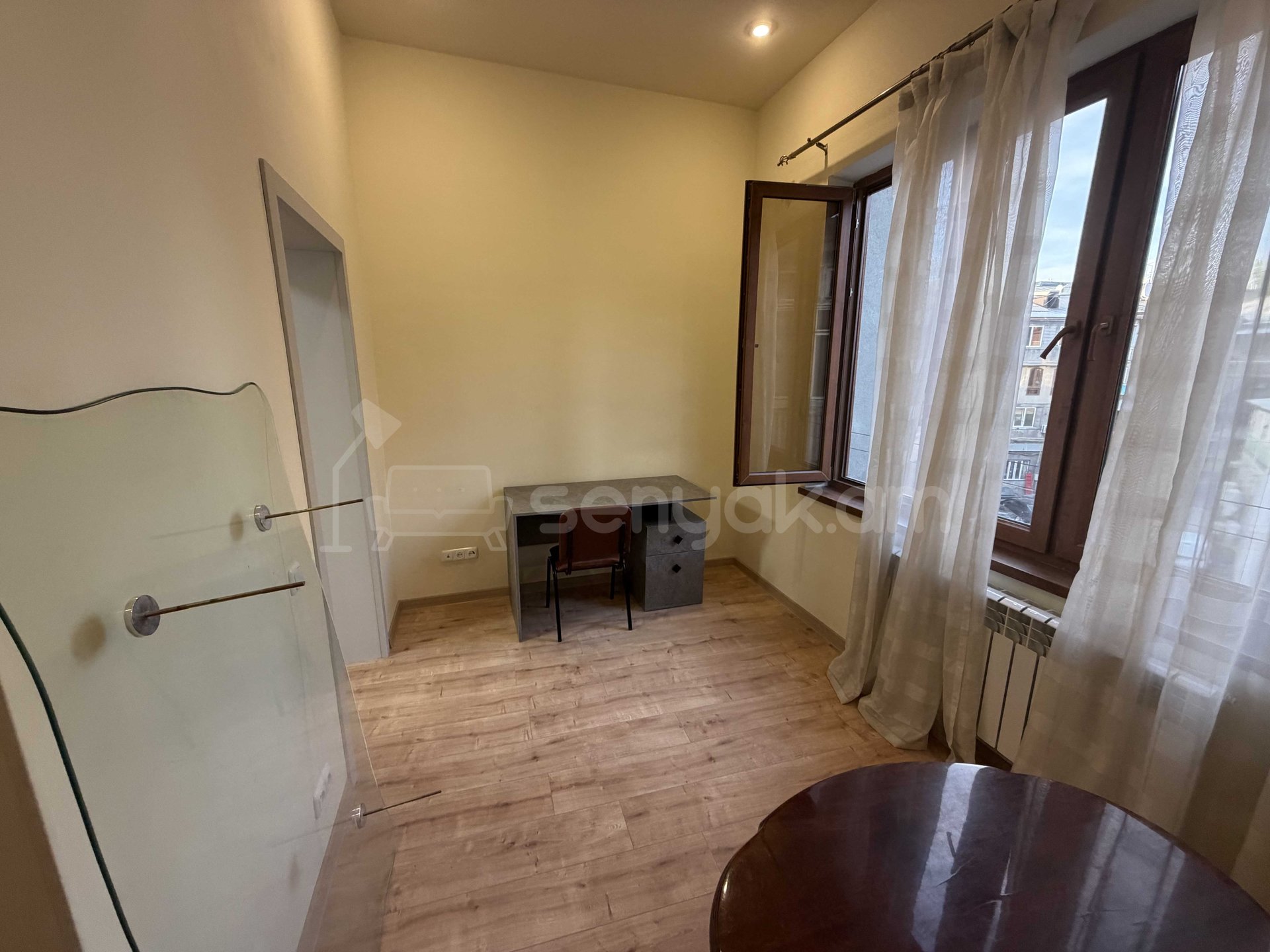 2 Սենյականոց Բնակարան Քարե Շենքում, 75քմ, 4/4 հարկ, Դիզայներական Վերանորոգված