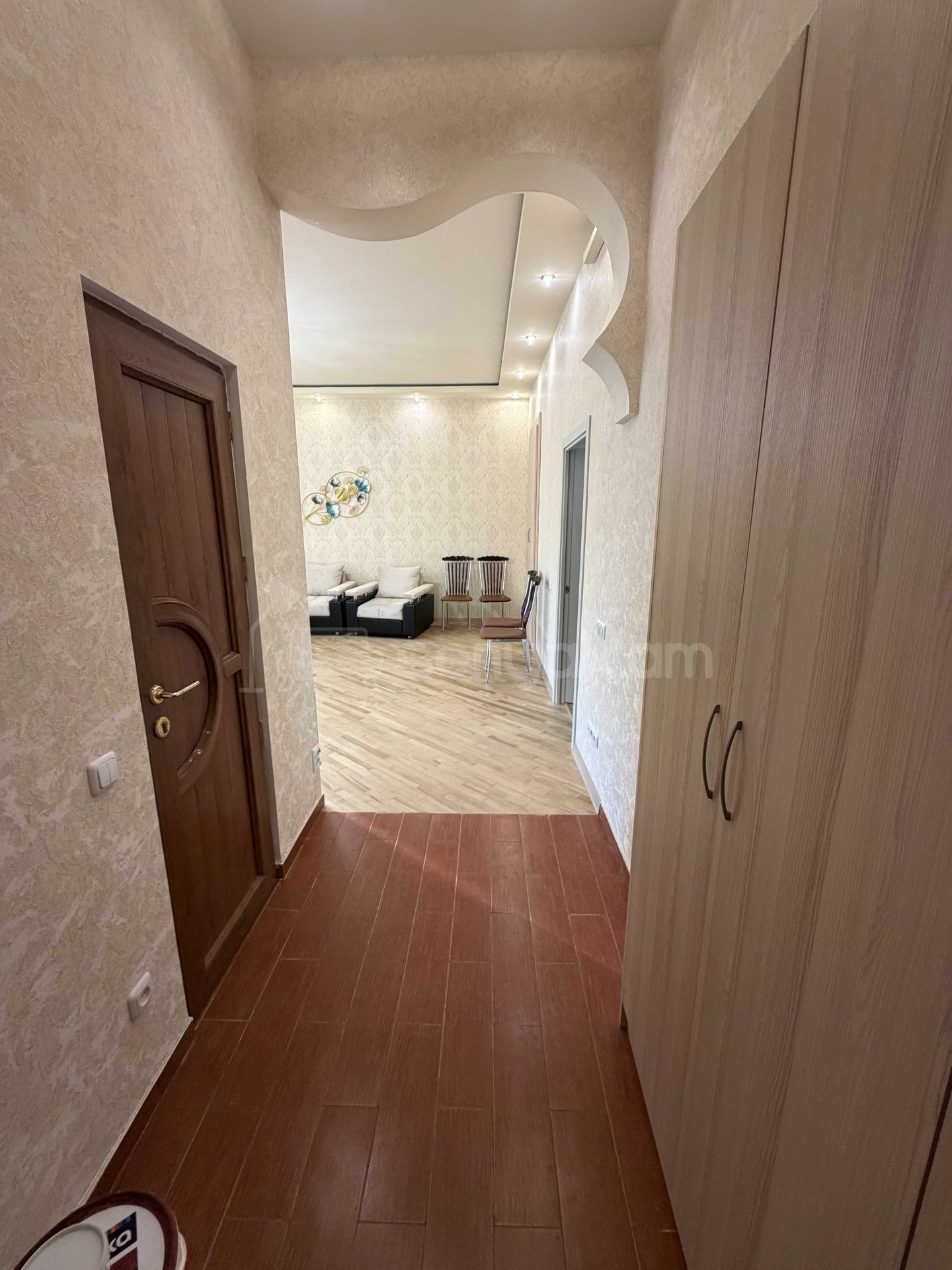 2 Սենյականոց Բնակարան Քարե Շենքում, 75քմ, 4/4 հարկ, Դիզայներական Վերանորոգված