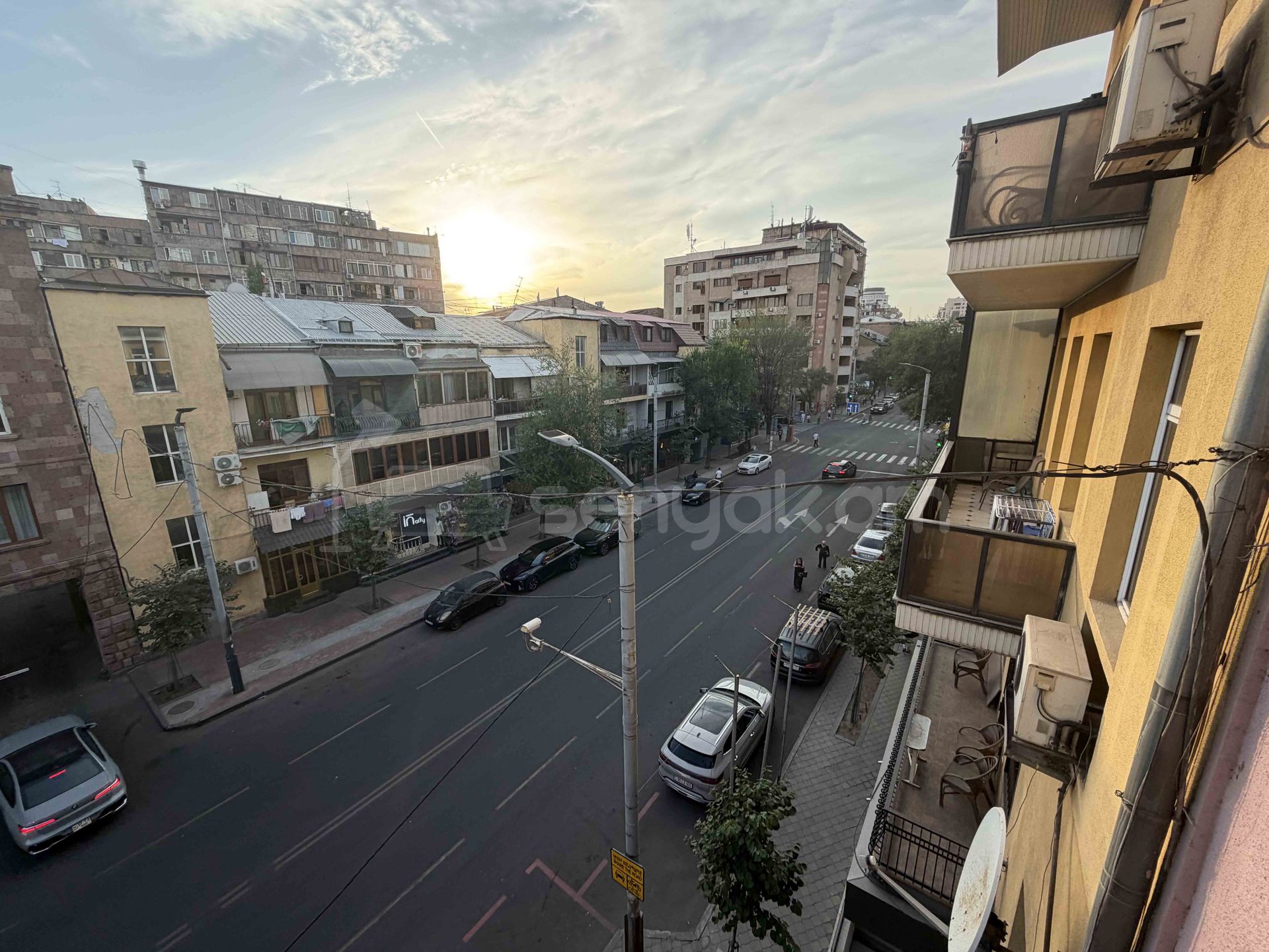 2 Սենյականոց Բնակարան Քարե Շենքում, 75քմ, 4/4 հարկ, Դիզայներական Վերանորոգված