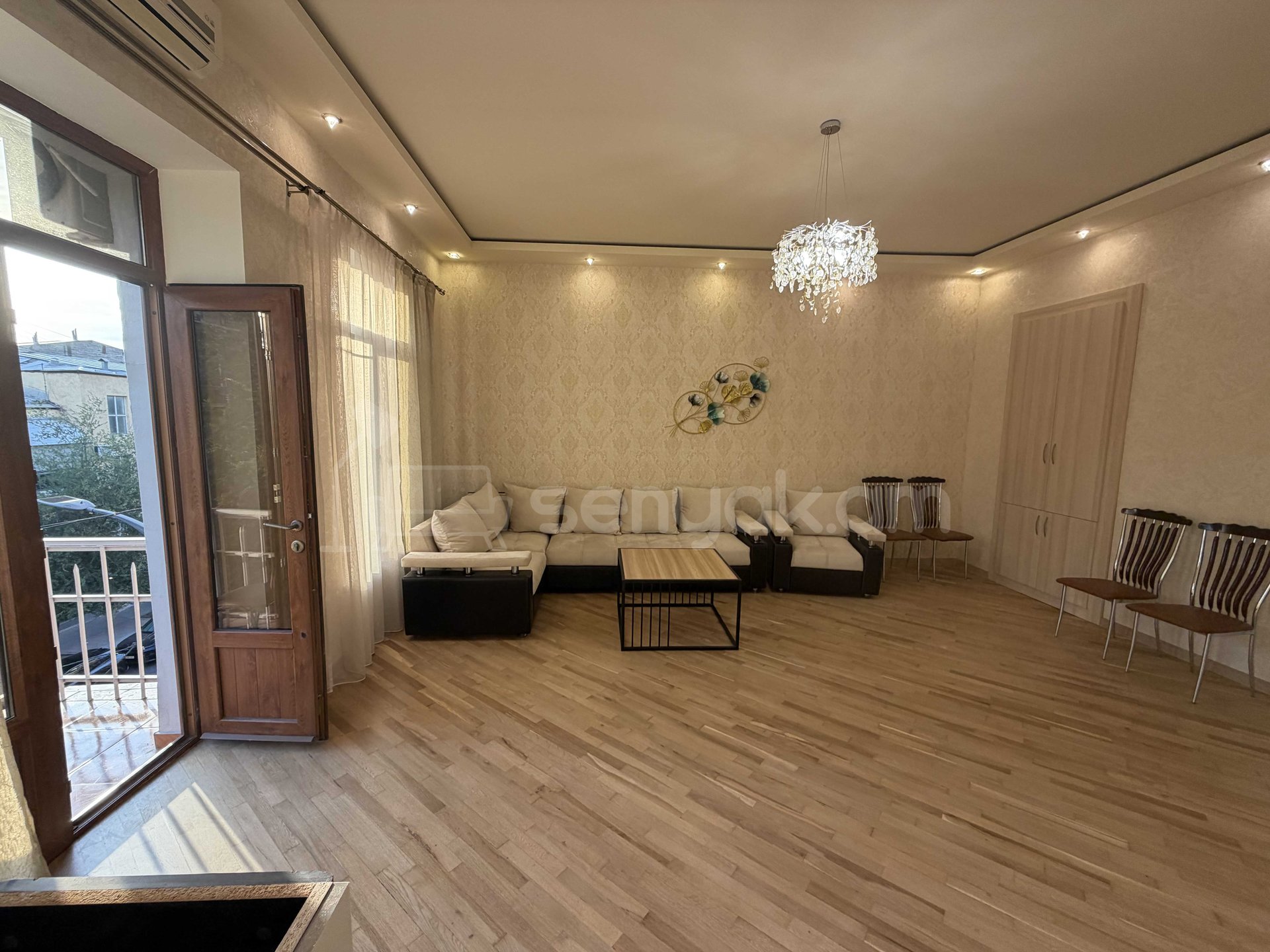 2 Սենյականոց Բնակարան Քարե Շենքում, 75քմ, 4/4 հարկ, Դիզայներական Վերանորոգված