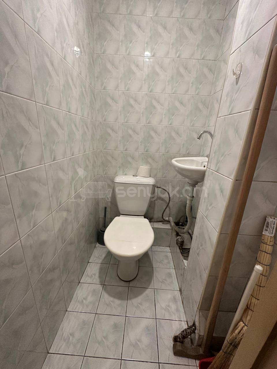 3 Սենյականոց Բնակարան Քարե Շենքում, 77քմ, 2/5 հարկ, Պետական Վիճակում
