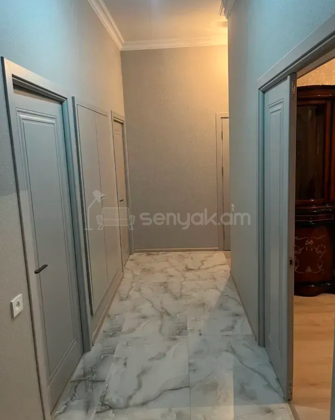 4 Սենյականոց Բնակարան Քարե Շենքում, 95քմ, 4/5 հարկ, Կապիտալ Վերանորոգված, Կահավորված