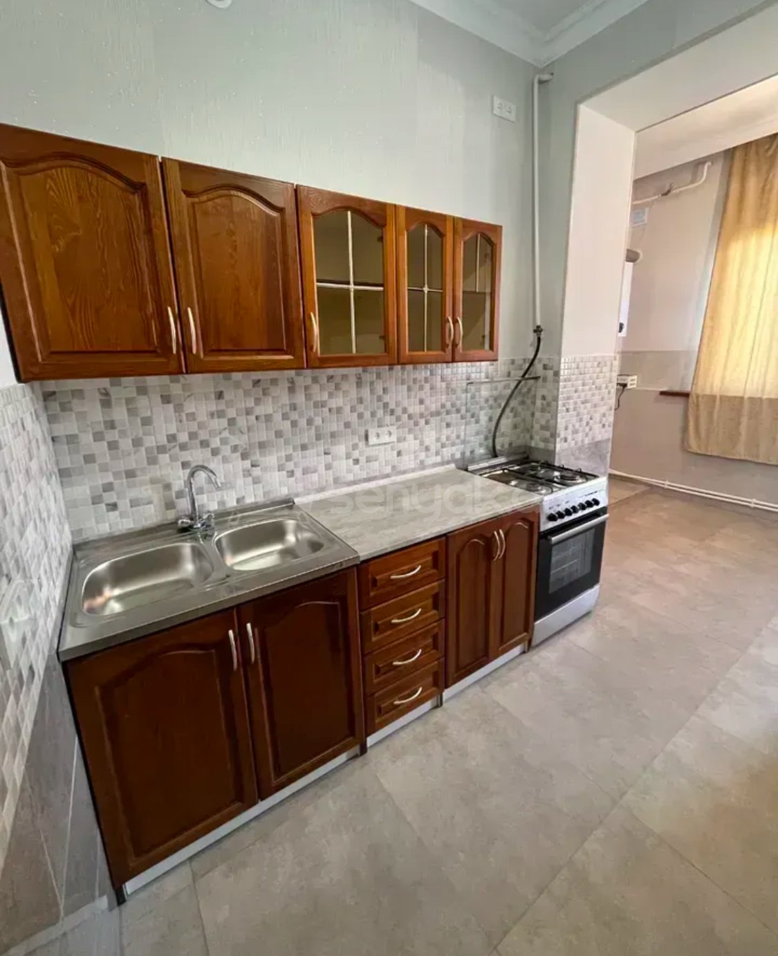 4 Սենյականոց Բնակարան Քարե Շենքում, 95քմ, 4/5 հարկ, Կապիտալ Վերանորոգված, Կահավորված