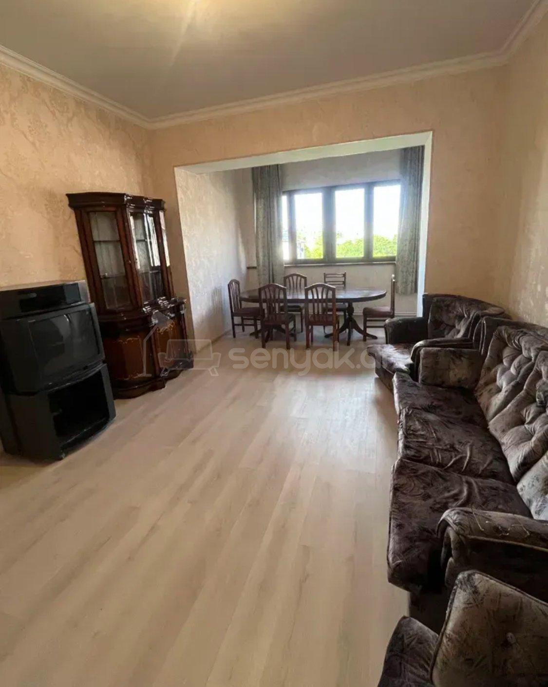 4 Սենյականոց Բնակարան Քարե Շենքում, 95քմ, 4/5 հարկ, Կապիտալ Վերանորոգված, Կահավորված