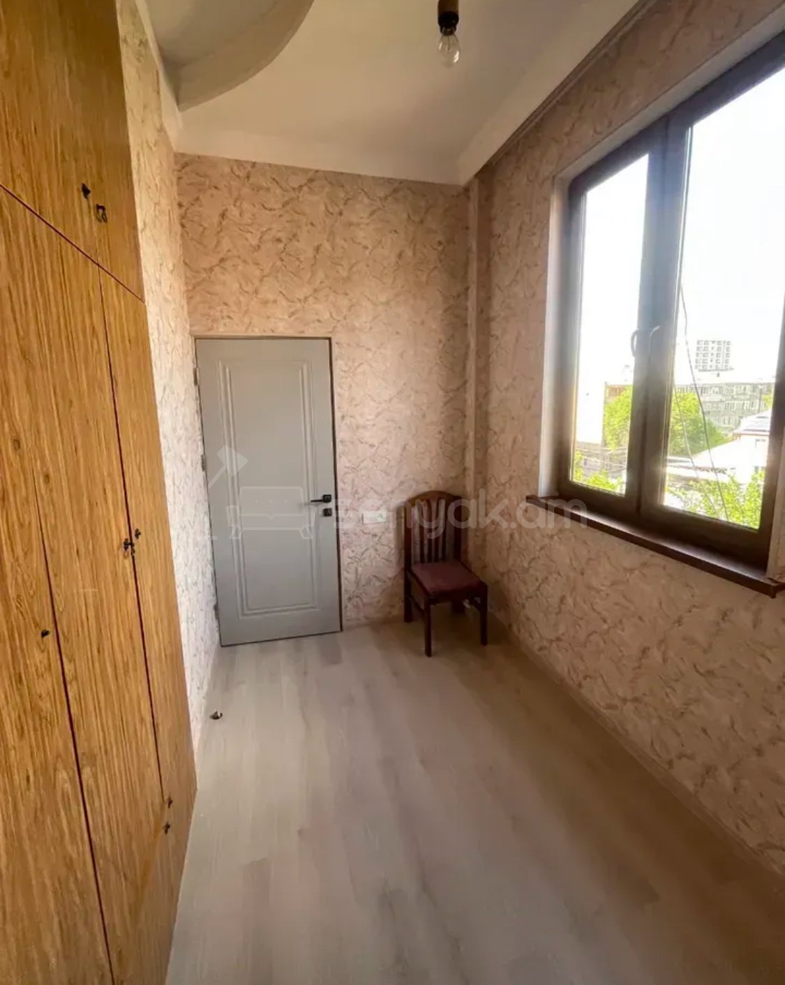 4 Սենյականոց Բնակարան Քարե Շենքում, 95քմ, 4/5 հարկ, Կապիտալ Վերանորոգված, Կահավորված