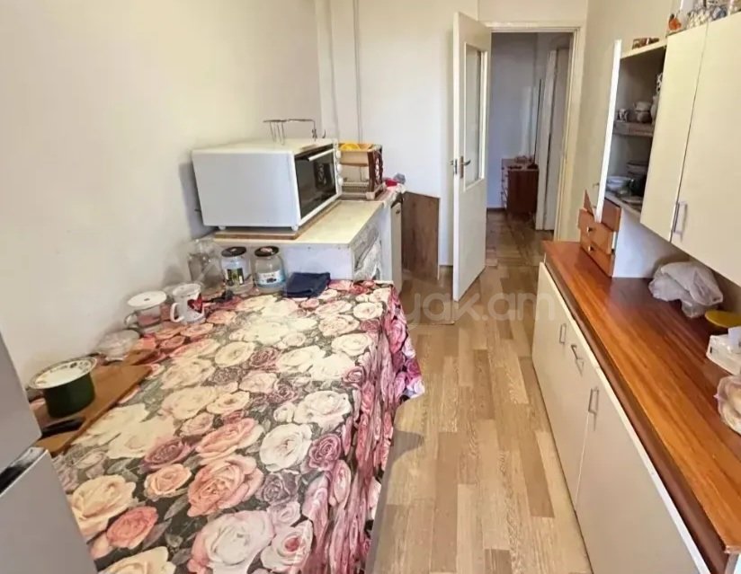 3 Սենյականոց Բնակարան, 80քմ, 8/9 հարկ, Պետական Վիճակում