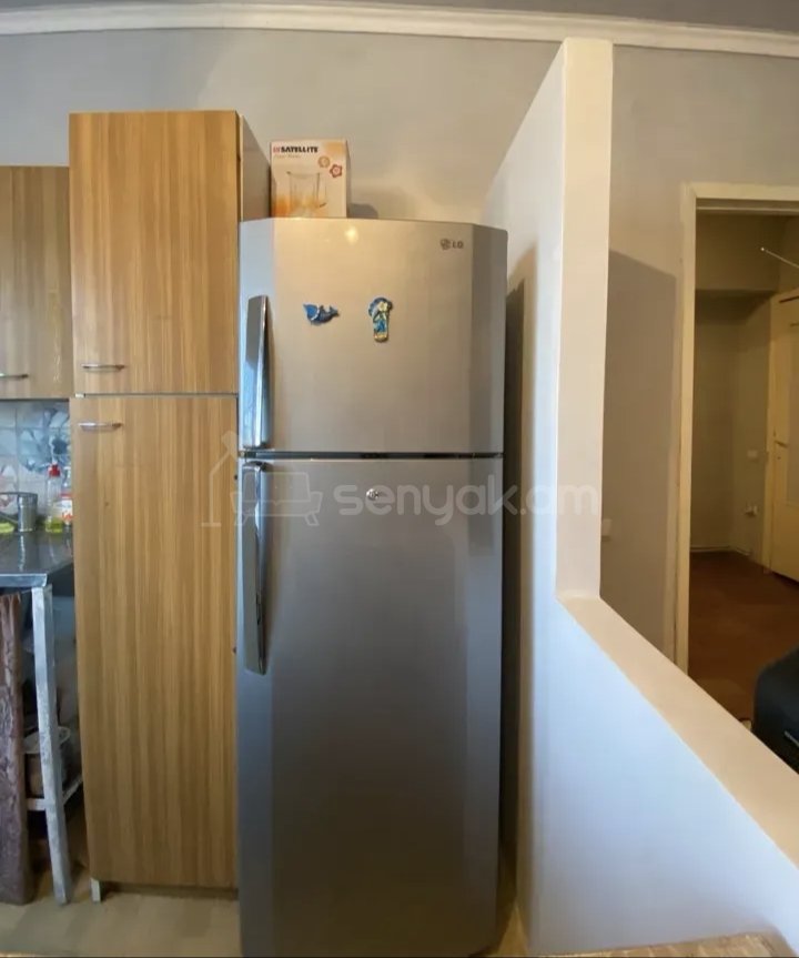 3 Սենյականոց Բնակարան Քարե Շենքում, 77քմ, 2/5 հարկ, Նորմալ Վիճակում, Կահավորված, Արևկող