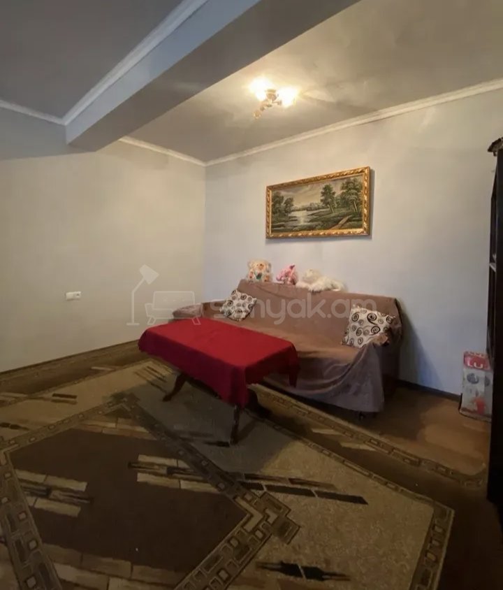 3 Սենյականոց Բնակարան Քարե Շենքում, 77քմ, 2/5 հարկ, Նորմալ Վիճակում, Կահավորված, Արևկող