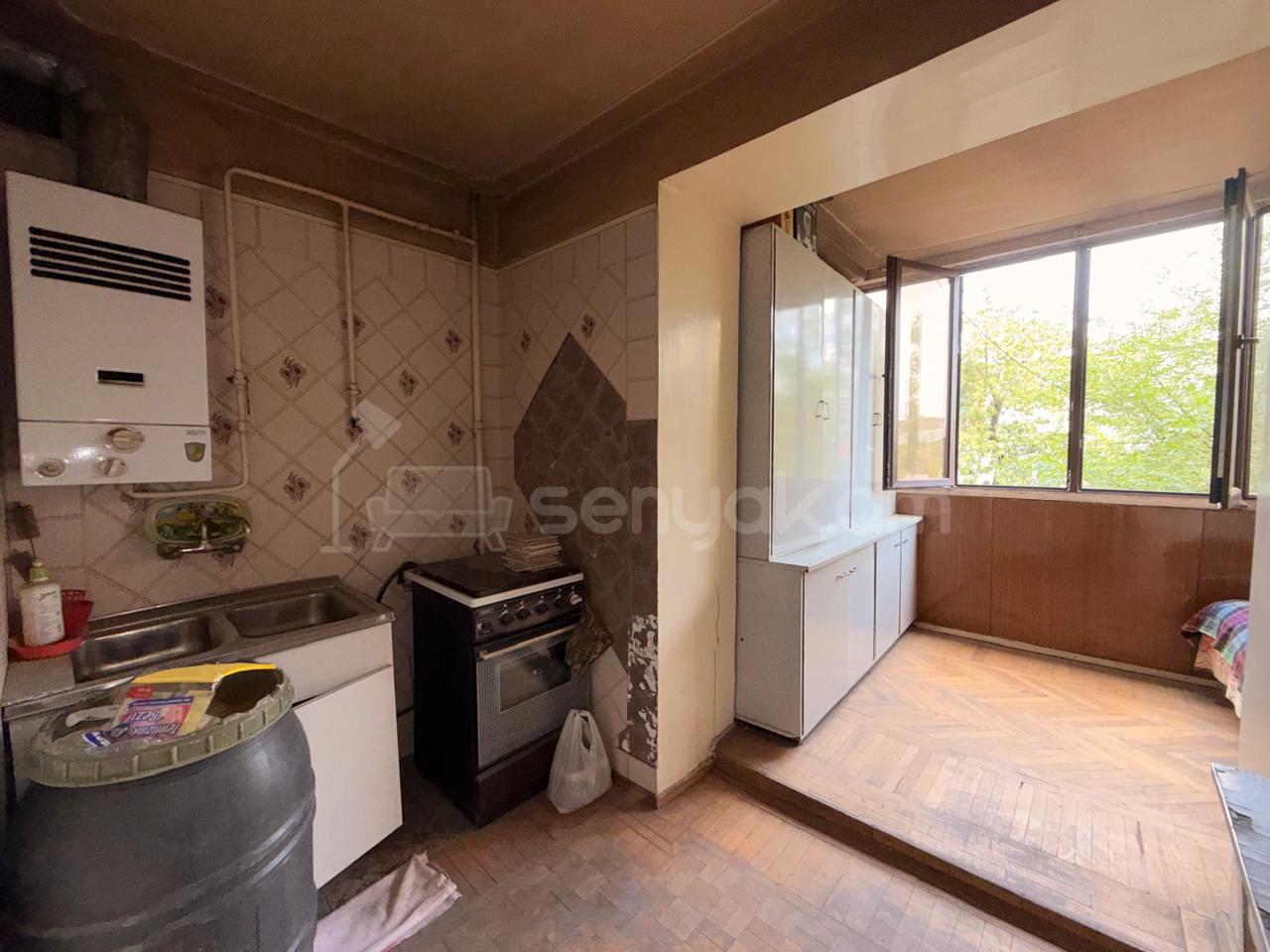 2 Սենյականոց Բնակարան Քարե Շենքում, 53քմ, 2/5 հարկ, Պետական Վիճակում